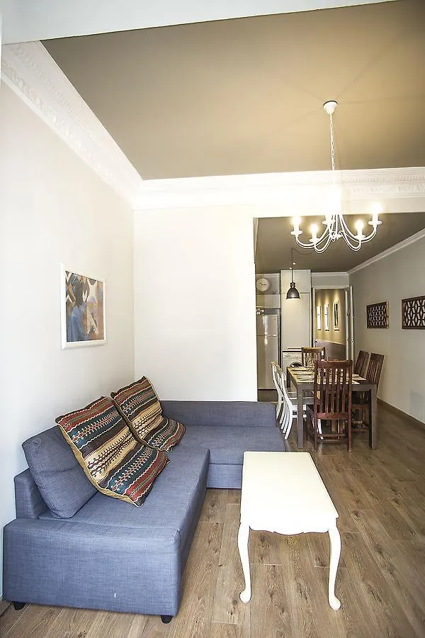 Mai & Maud Paralel Apartment Barcelona
