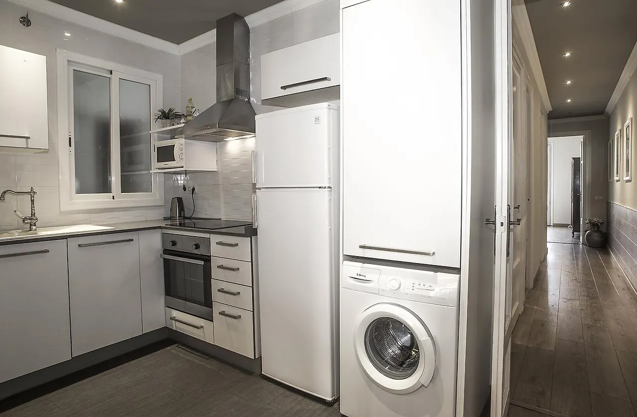 Mai & Maud Paralel Apartment Barcelona