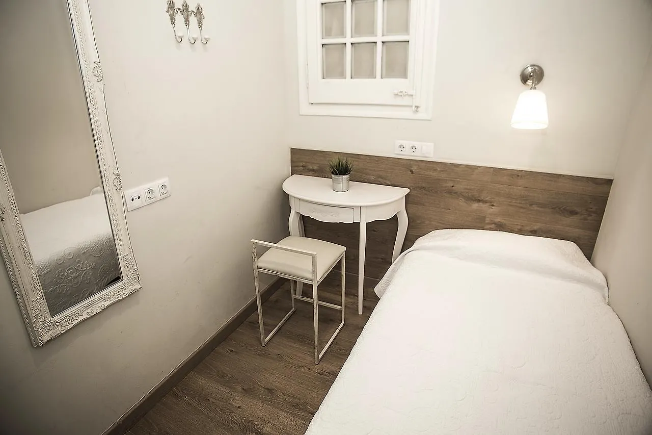 Mai & Maud Paralel Apartment Barcelona