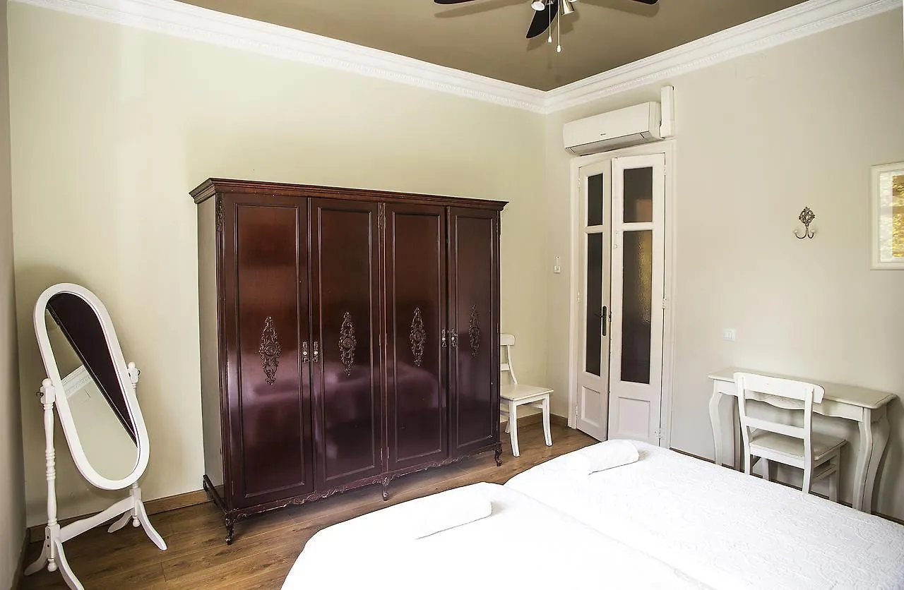 Mai & Maud Paralel Apartment Barcelona