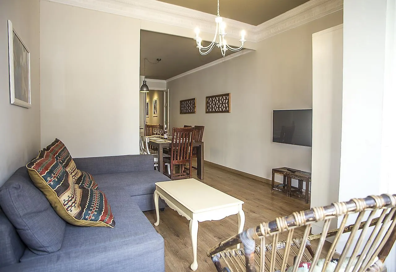 Mai & Maud Paralel Apartment Barcelona