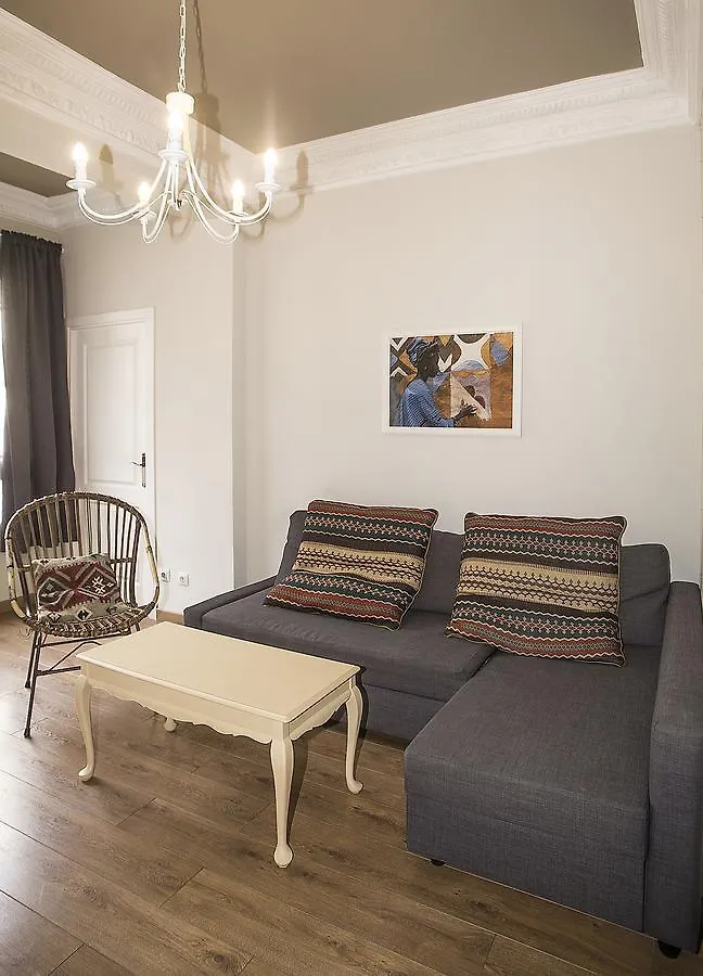 Mai & Maud Paralel Apartment Barcelona 0*,