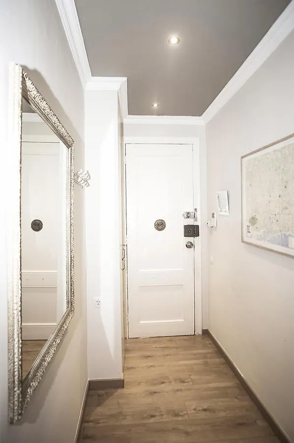 Mai & Maud Paralel Apartment Barcelona